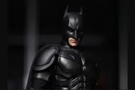 道德困境与伦理抉择：《黑暗骑士》中的蝙蝠侠与小丑对决图片