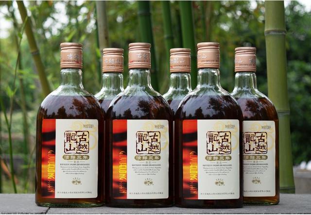 黄酒，中国最早的酿造酒。古越龙山，绍兴黄酒的典范