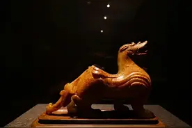 徐州两小伙挖出金佛，去找专家鉴定，最后被说服上交图片