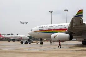 台风“摩羯”影响华南地区部分航班取消 多家航司发布退改签政策图片