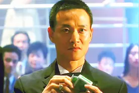 老戏骨吴兴国庆祝结婚42周年！紧搂爱妻太甜蜜，曾2次举办婚礼图片