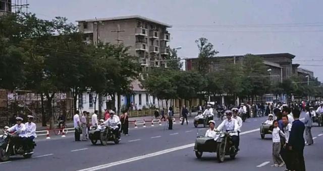 高官父亲病危，双面人陈小蒙在家跳“黑灯舞”，84年被抓轰动上海