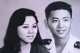 2001年，中国飞行员王伟不幸牺牲，现在他的妻子阮国琴怎么样了图片