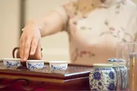爱喝茶的女人气质不凡，美到骨子里图片