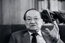 94年金庸受邀访问北大，北大学子提问：你认为1997年香港前景如何图片