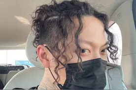 rapper自称没钱了，参加《中国新说唱2022》为了恰饭？图片