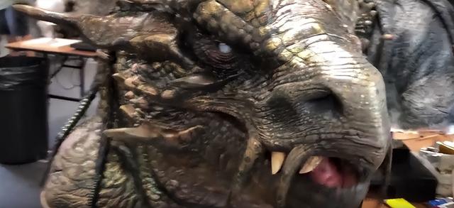 火了几十年，连特效都没有，也敢打脸漫威，他凭什么？