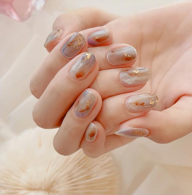 秋天做什么美甲显白又高级?_时尚 - 中享网