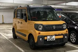 香港街拍：偶遇日本K-car，铃木车标，造型时尚，非常适合通勤图片