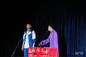 重庆方言喜剧人 创意舞台传承巴渝文化图片