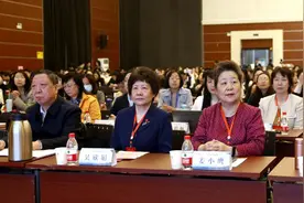 三位南丁格尔奖章获得者齐聚汾医，共贺百年图片