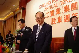 李首富悄然回归，一边在广州拍地，一边帮新特首助选，你怎么看？图片