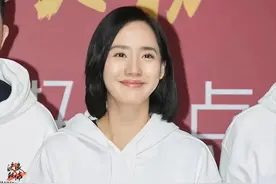 8年了，王智终于摆脱了“秋雅”，有了新的名字图片