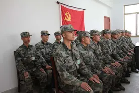 武汉快递小哥，冒死救下一家三口，同事：他是营业部唯一党员图片
