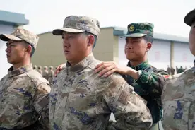 揭秘新训班长的多重身份→图片
