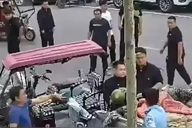 城管也得服管，警察匡扶正义，救民于水火！图片
