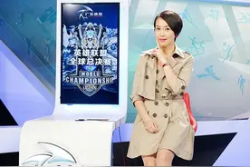 50岁的广东电视台美女主持人郑怡，已正式回归家庭，女儿今年12岁图片