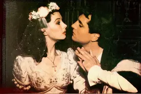 爱情中的高端女猎人，是如何伪装成猎物，让男人一步一步沦陷的？图片