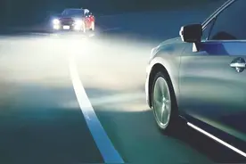 车灯“暗语”知多少？闪1下、2下、3下分别代表什么意思？图片