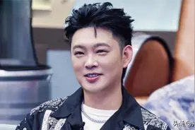 你管这叫音乐？临时抱佛脚爆火之后，再看杨坤的话，还是太保守了图片
