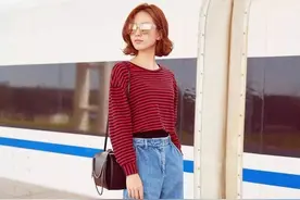 今夏这种穿法火了：阔腿裤+平底鞋，洋气又显高图片