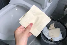 上完厕所后，卫生纸该扔到马桶还是扔纸篓里？答案在这里图片