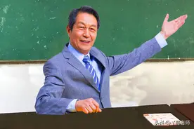 副校长走马上任，管理学生上课睡觉出奇招，老师们都说好图片