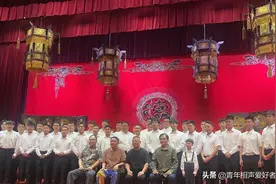 德云社最后一批霄字科摆知，云鹤九霄大门关闭，郭德纲几度哽咽图片