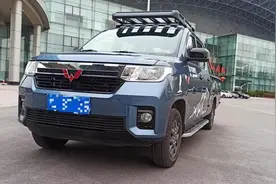 五菱征途，2米长的货箱可三面打开，C1驾照就能开，一公里油耗4毛图片