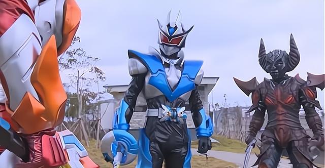 《铠甲勇士拿瓦》九成欧克瑟都由端木燕消灭，队友在干嘛？