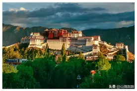 布达拉宫：登上圣城屋脊，探访神秘之境图片