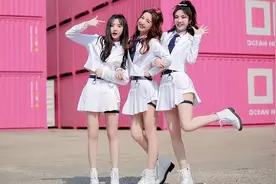 为啥女生大腿上绑根带子，看起来会很性感图片