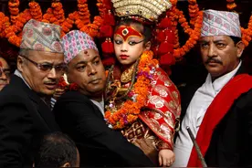 小国供奉女童做活女神：10年不准说话走路，一来月经就被抛弃图片