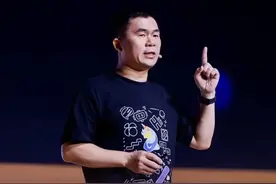 总裁吐槽自家产品，钉钉如何用AI留住7亿用户图片