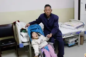 大龄产妇坚持顺产酿悲剧，自己难产去世，孩子出生就患病图片