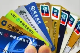 银行内部人员讲解：为何推荐老年人存钱用存单存折，而非银行卡？图片