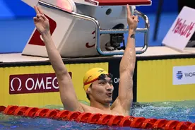 差点犯规，中国男子4*100米混合泳接力预赛涉险过关，小将玩大了图片