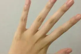 俗语“小指短丢饭碗，中指长小霸王”，这句俗语是什么意思？图片