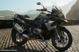 新款宝马水鸟来了，采用新涂装图片