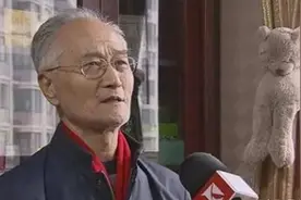 90岁老人征婚寻真爱，真爱没找到，却找到自己失散40年的女儿图片