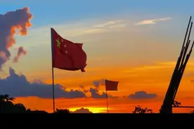 7月13日下午,国际传来5个消息：中超强轰炸机问世，国际受大影响图片