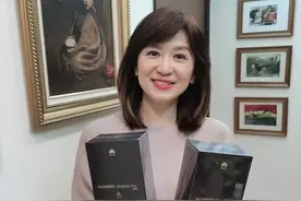 神秘粉丝送的？赖岳谦夫妇获赠华为“争气机”，拿到后笑翻了图片