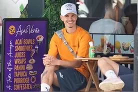 小贝20岁二儿子帅气出街！高颜值大长腿没浪费小贝基因，比大哥强图片