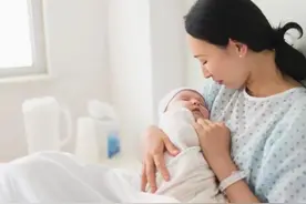 女儿和儿媳同时生孩子，应该照顾谁？婆婆的回答被赞清醒和高情商图片