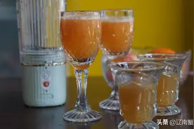 午睡后自己做果茶，一杯蜜桃乌龙茶一杯橙子汁，很好喝图片