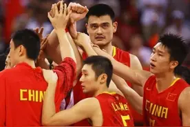 男篮历届大赛首发，从04年至今，从未用三后卫阵容，杜锋敢于创新图片