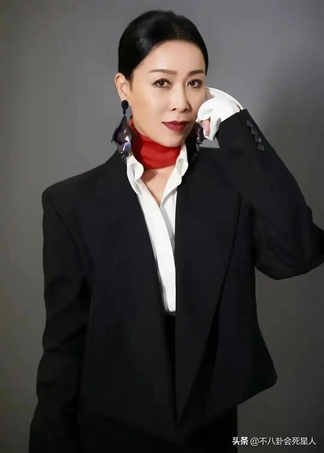 娱乐圈8大谜团,李亚鹏的女人缘,那英有没有说听刀郎的歌是农民