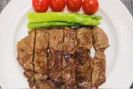 在家做牛排只需做好两步，成品又鲜又嫩又多汁，一点不输外面卖的图片