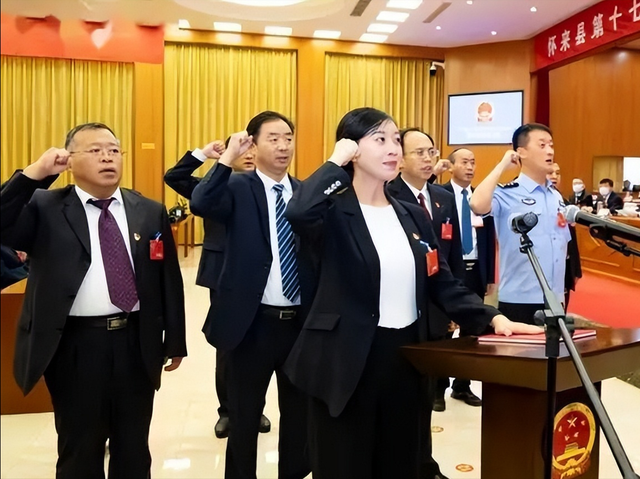 女孩清华博士毕业后，誓要造福百姓，现被称为中国最年轻的女县长