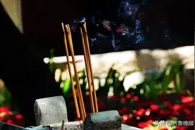 为啥老人说床头不能点香？有什么讲头，3个忌讳不得不防图片